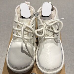 Ugg T Neumel II size toddler 9 boot white used.